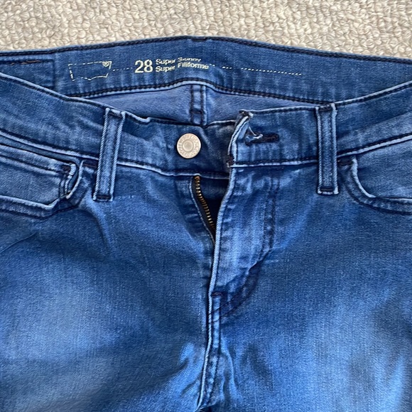 Ladies super skinny Levi’s. size 28 barely worn - Picture 2 of 2